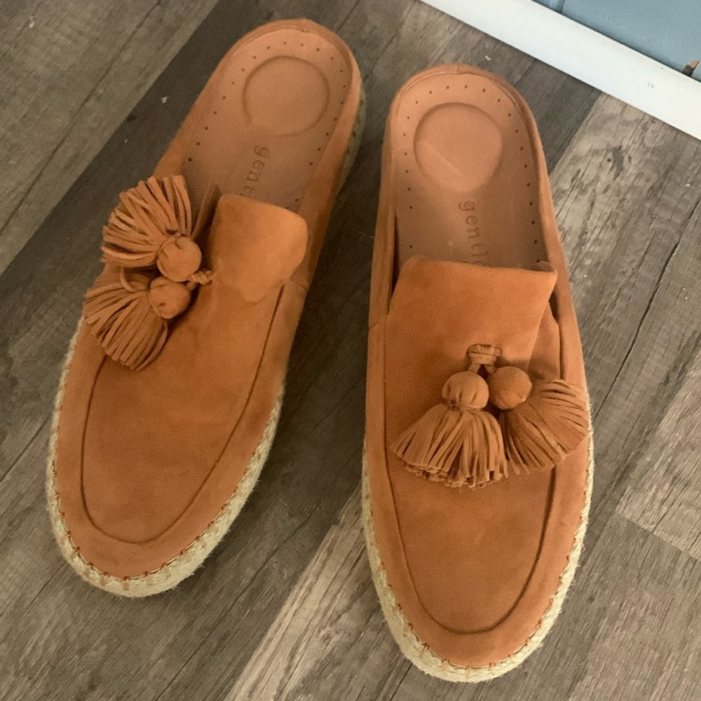 Like new condition Gentle Souls by Kenneth Cole espadrille mule slide.